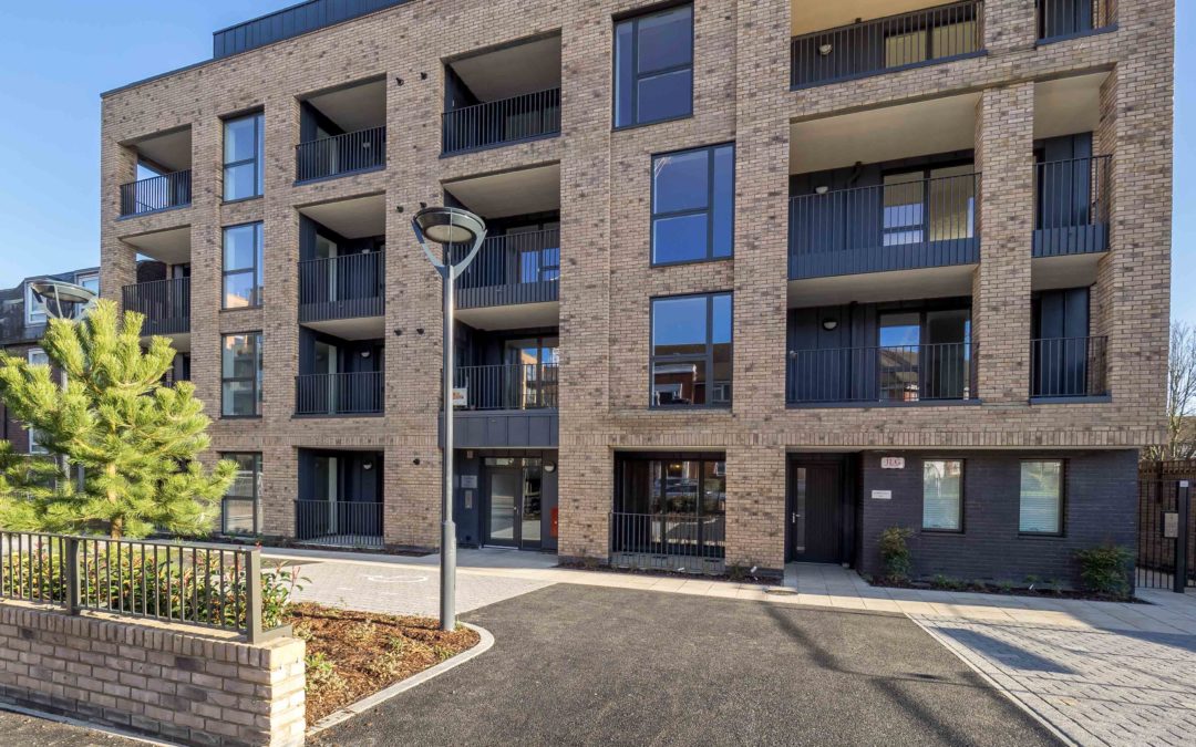 Le Bon Court, Harrow